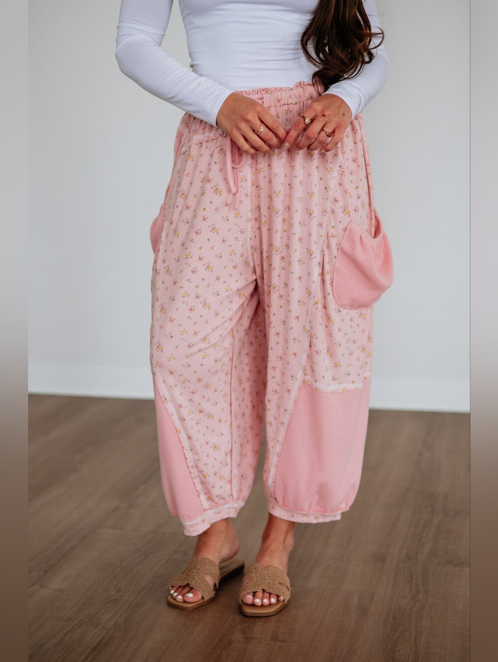 POL Pink Ribbed Knit Floral Accent Wide Leg Cropped Pants M